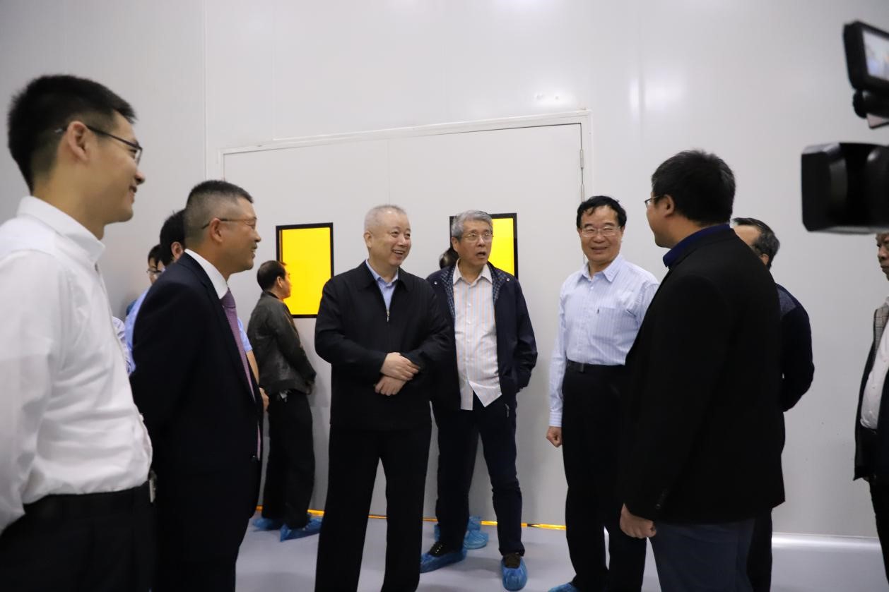 兩岸企業(yè)家峰會信息產(chǎn)業(yè)推介小組召集人、工信部原副部長劉利華一行蒞臨恒坤光刻膠工廠調(diào)研。